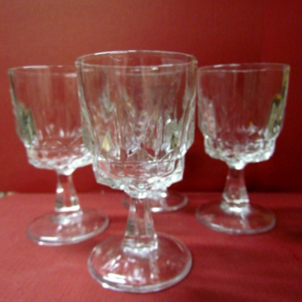 Cordial Vintage 4" stem Glasses Set of 4